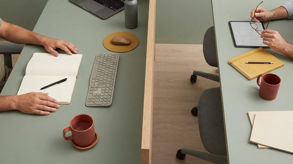 Stemningsbillede til guiden: Arbejdsmiljø og afstand mellem skriveborde: Hvad kroppen og reglerne siger